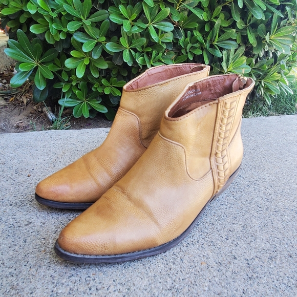 Booties - Picture 5 of 6